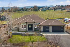 904 Majesty Heights Dr, Yakima, WA 98908