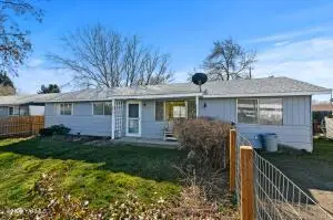 1215 Wisconsin Ave, Tieton, WA 98947 - #2