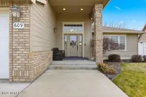 609 S 87th Ave, Yakima, WA 98908 - #3