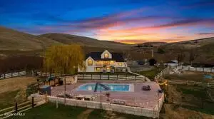 321 Gangl Rd, Wapato, WA 98951