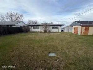 317 W 10th Ave, Kennewick, WA 99336 - #3