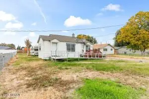 1106 S 68th Ave, Yakima, WA 98908 - #2