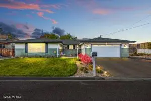 902 S 50th Ave, Yakima, WA 98908 - #1