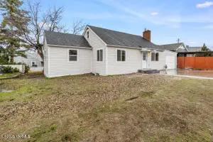 109 Hemlock Ave, Sunnyside, WA 98944 - #2