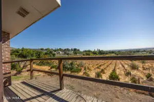 1381 W Riverside Ave, Sunnyside, WA 98944