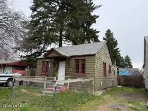 921 S 11th Ave, Yakima, WA 98902 - #1