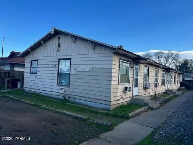 705 N 1st St, Yakima, WA 98901 - #3