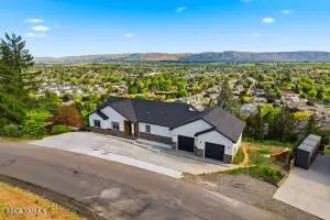 7920 Englewood Crest Dr, Yakima, WA 98908 - #2