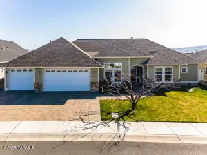 2005 S 87th Ave, Yakima, WA 98903