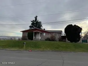 102 W Peach St, Yakima, WA 98902 - Image #2