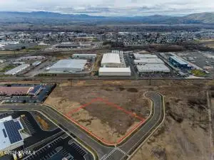 1236 Ahtanum Ridge Dr #12, Union Gap, WA 98903