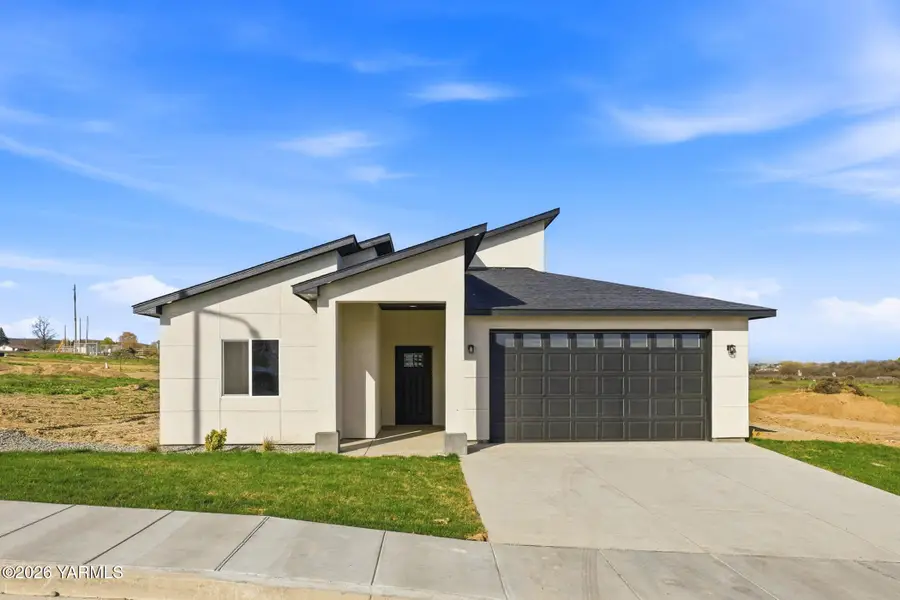 405 Hogan St, Sunnyside, WA 98944 - #2