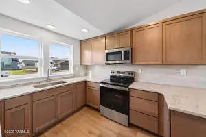 135 Bitters Lp, Grandview, WA 98930 - #3