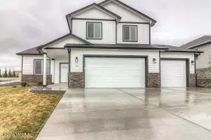 304 N 90th Ave, Yakima, WA 98908