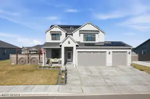 313 Ruby Ave, Grandview, WA 98930