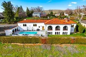 214 Observation Dr, Yakima, WA 98901 - #2