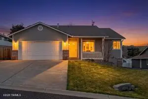 906 Crestview Dr, Selah, WA 98942