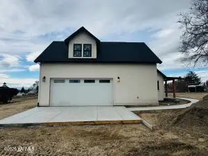 304 6th St, Zillah, WA 98953 - #2