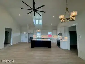 304 6th St, Zillah, WA 98953 - #3
