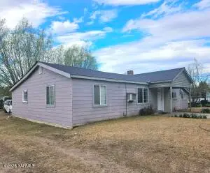 513 S Lapierre Rd, Granger, WA 98932