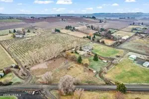 2240 Speyers Rd, Selah, WA 98942