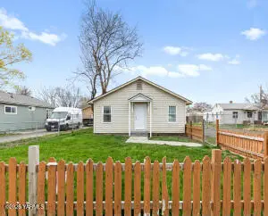 2208 S 3rd Ave, Yakima, WA 98903