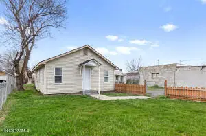 2208 S 3rd Ave, Yakima, WA 98903 - #2