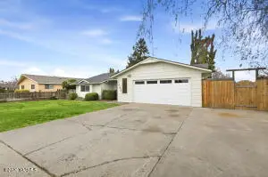 1403 S 32nd Ave, Yakima, WA 98902 - #3