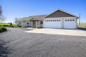 224 Dickerman Ln, Selah, WA 98942