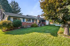 910 S 37th Ave, Yakima, WA 98902