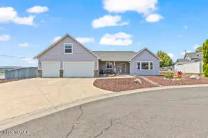 412 S 93rd Ave, Yakima, WA 98908 - #2