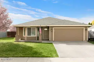 506 Cascade Ave, Moxee, WA 98936