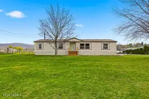 3285 N Wenas Rd, Selah, WA 98942