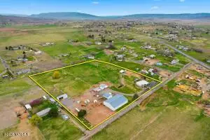 150 Dusty Puddle Rd #A&B, Selah, WA 98942 - #3