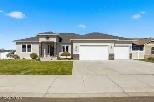 7307 Whitman Ave, Yakima, WA 98903 - #2