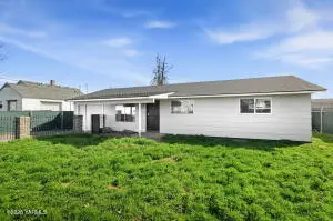 819 N 18th Ave, Yakima, WA 98902 - #2