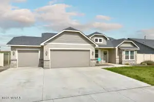 6111 Ian Ave, Yakima, WA 98903 - #2