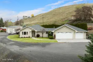 201 N Galloway Dr, Yakima, WA 98908