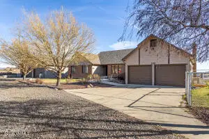 290 Trails End Ln, Yakima, WA 98908 - #2