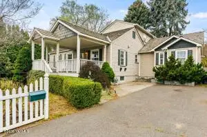 702 S 30th Ave, Yakima, WA 98902