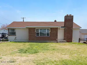 423 S 41st St, Yakima, WA 98901
