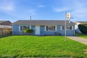 303 W 9th St, Wapato, WA 98951 - #1
