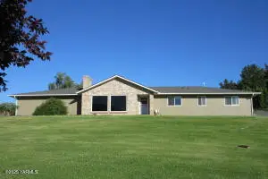 80 Hickory Ln, Selah, WA 98942