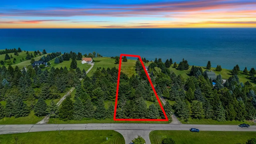 626 Lakeshore Dr, Kewaunee, WI 54216 - Image #1