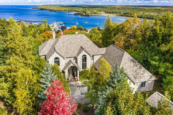 4160 Bluff Cr, Fish Creek, WI 54212