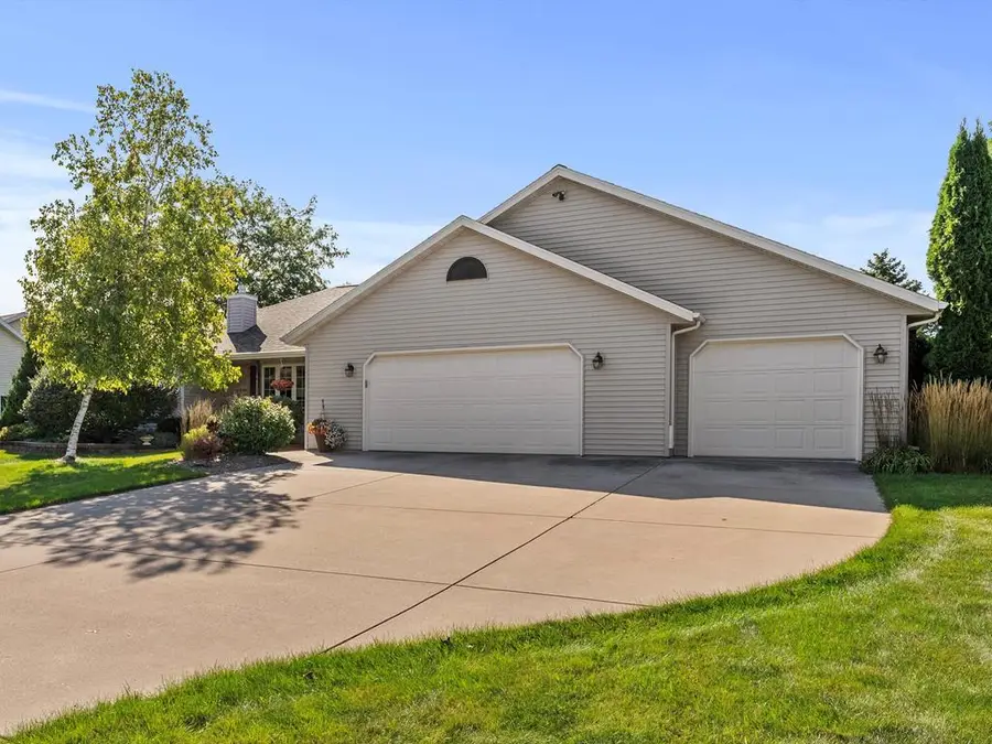 2050 Muirfield Way, New Franken, WI 54229 - Image #2