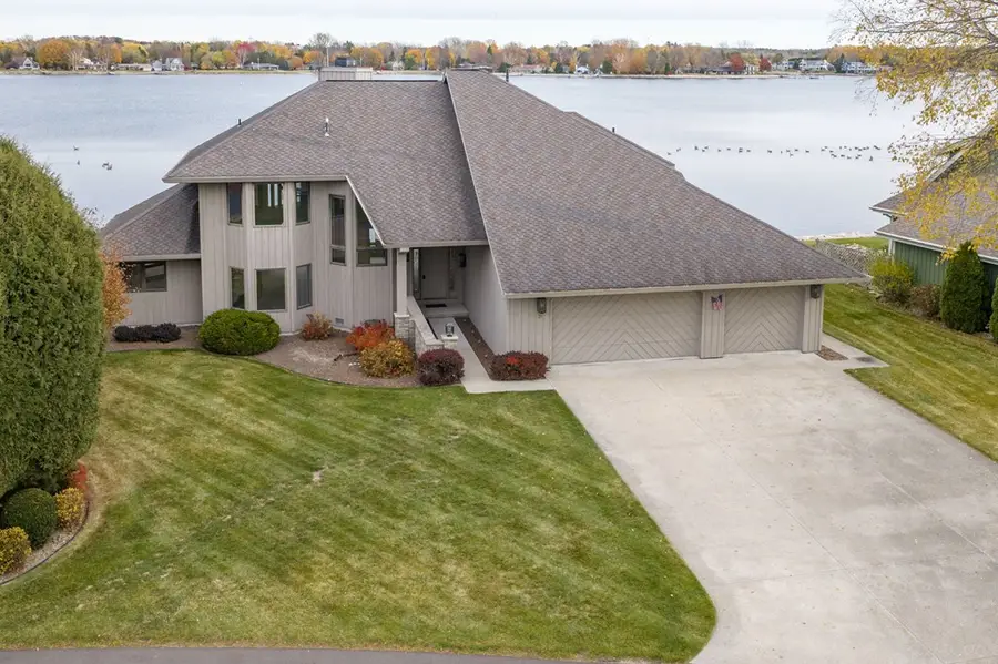 628 E Vine Ct, Sturgeon Bay, WI 54235 - Image #2