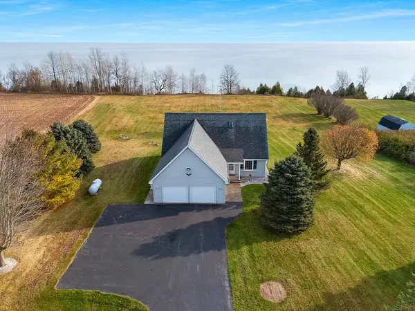 N1356 Lakeshore Rd, Kewaunee, WI 54216