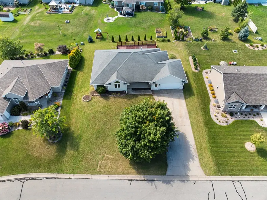 33 Ashland Ave, Sturgeon Bay, WI 54235 - #2