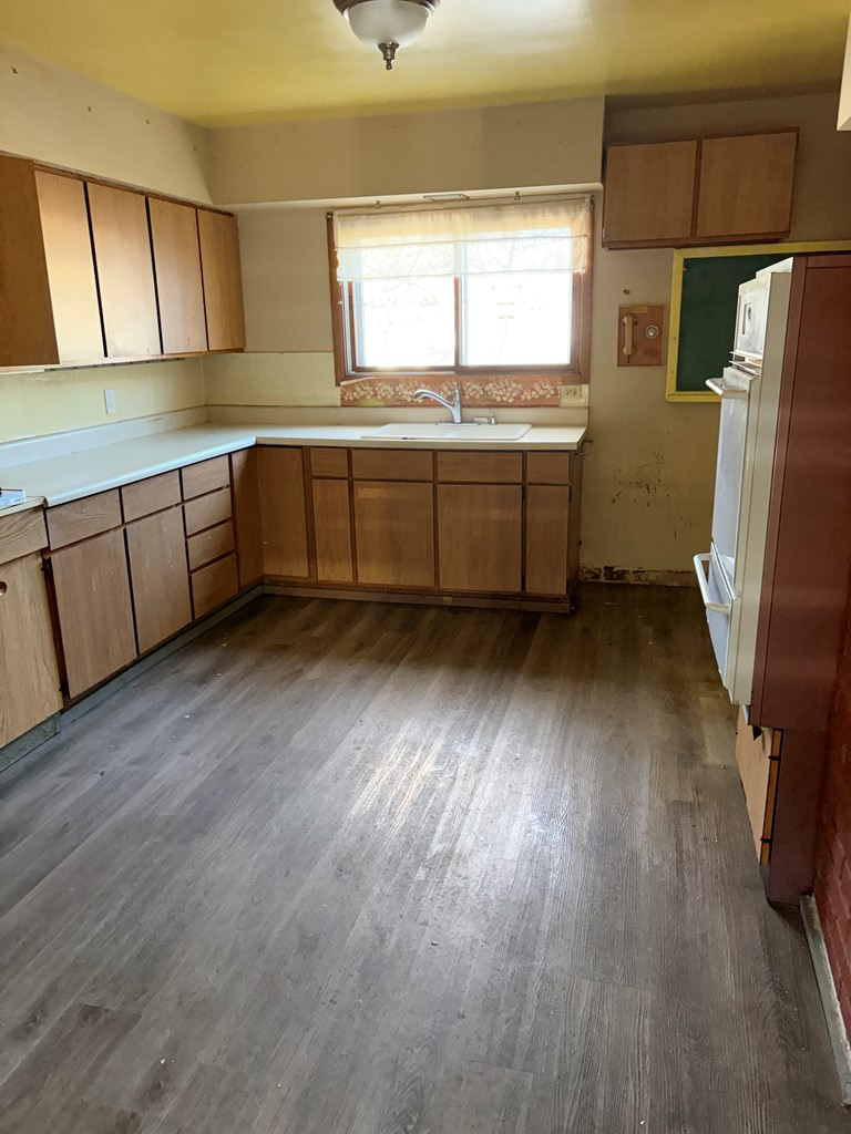 44 W Oak St, Sturgeon Bay, WI 54235 - #3